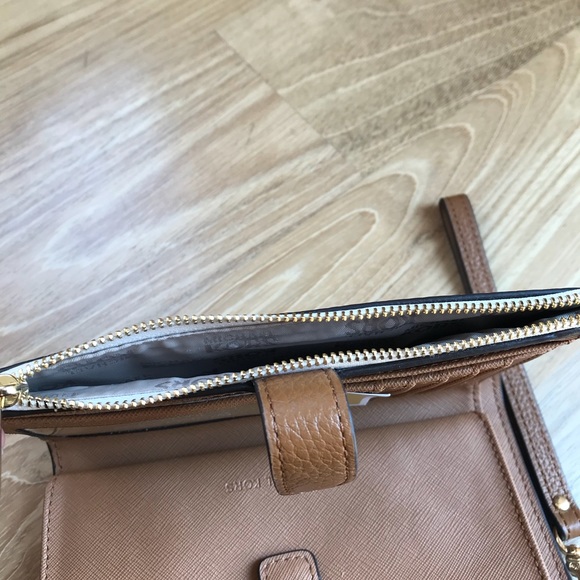 Michael Kors double zip phone wallet wristlet - Picture 6 of 8